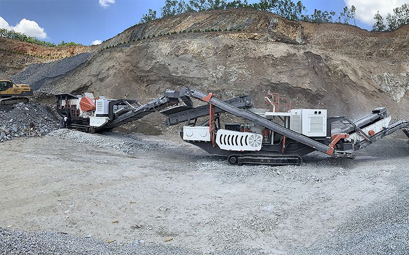 Ligne de concassage mobile sur chenilles en granit du Shaanxi avec une production de 150 tonnes par heure