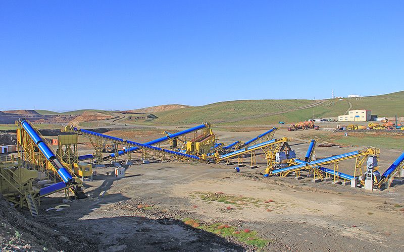 Ligne de production de concassage de minerai de fer de 500 tonnes par heure en Mongolie