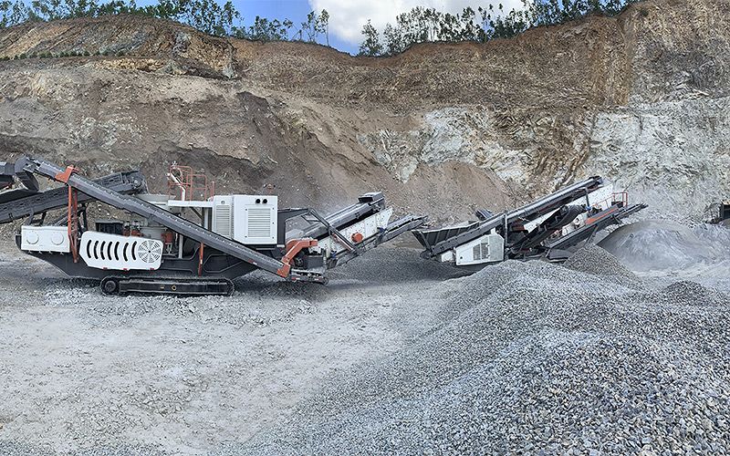 Ligne de concassage mobile sur chenilles en granit du Shaanxi avec une production de 150 tonnes par heure