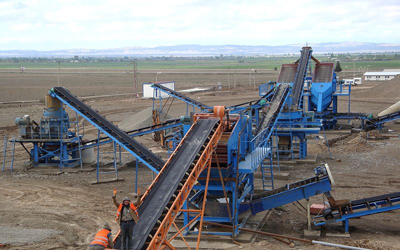 Ligne de concassage et de fabrication de sable de feldspath Gansu avec une production de 300 tonnes par heure